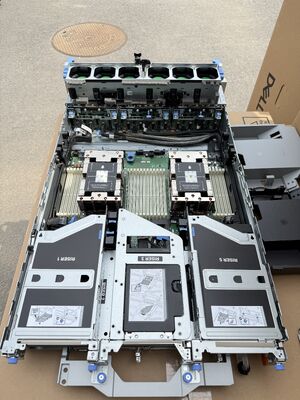 De Ll R7725 Data Storage Server 16x2.5 SAS 8x2.5 NVMe Direct Connect Dual Heatsinks H365I