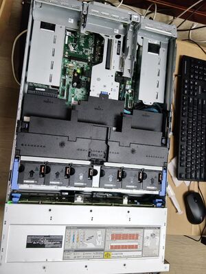 Powerful PowerEdge R7525 Server 2U Compact With 7702 2.0GHz 64C/128T 256M